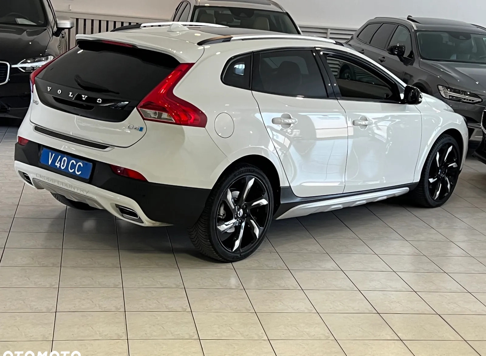 Volvo V40 cena 85900 przebieg: 142000, rok produkcji 2016 z Pilawa małe 562